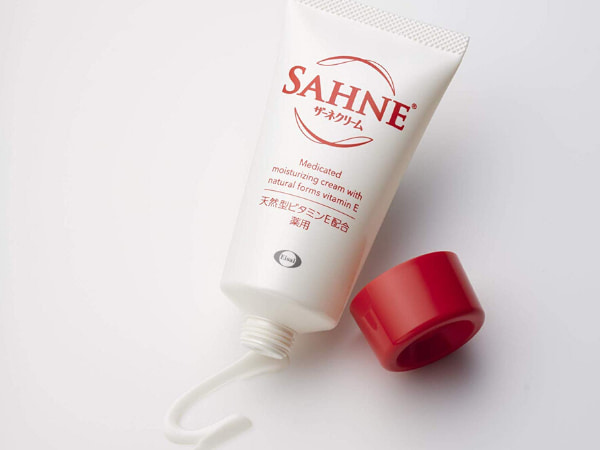 Eisei Sahne Cream: Tube packaging and texture
